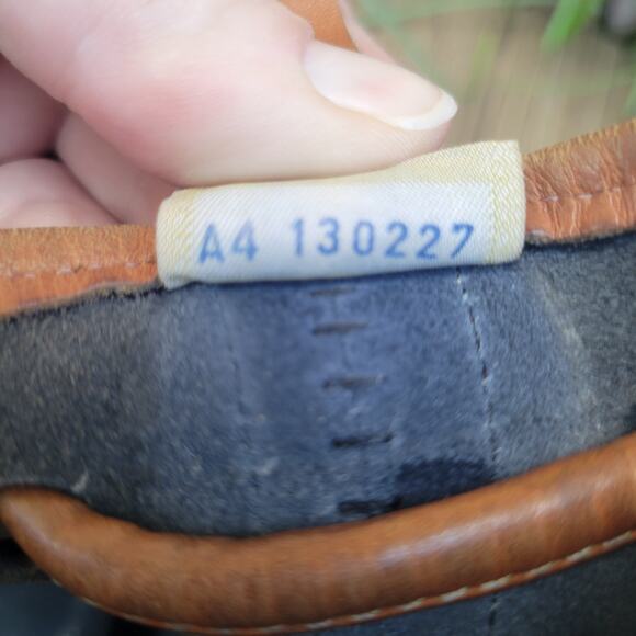 Dooney & Bourke Embossed Leather Drawstring Shoulder Bag Bicolor - Picture 9 of 12